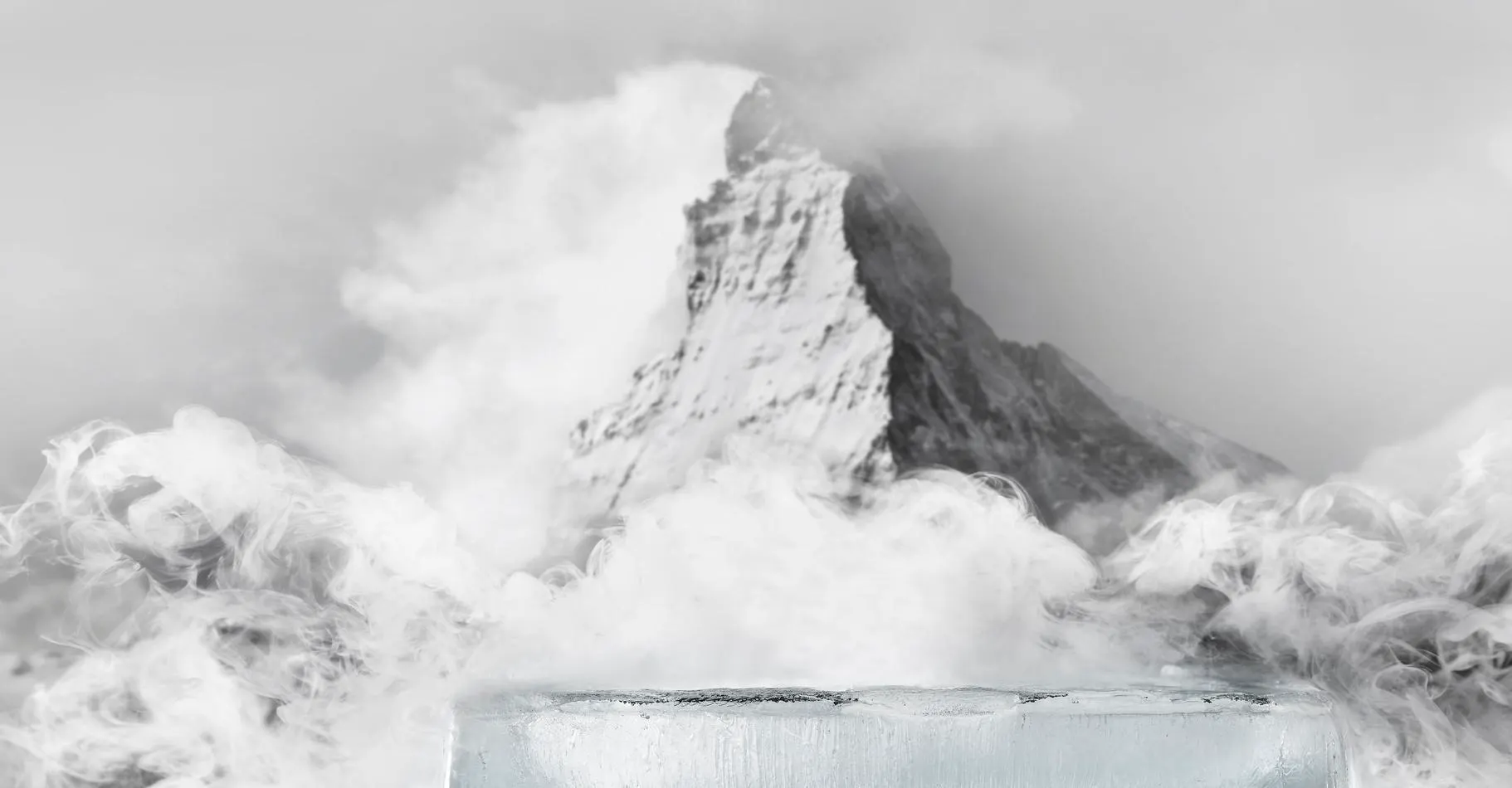 Matterhorn dalam kabut glasial pucat